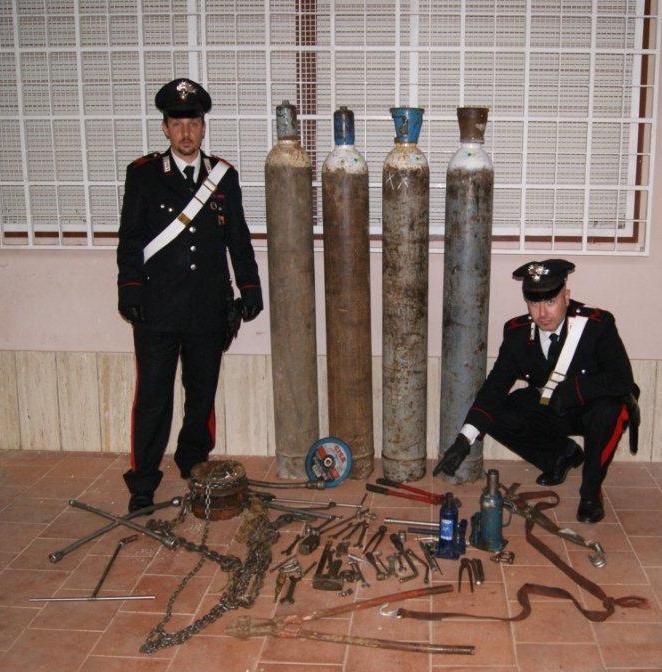 Carabinieri e materiale ferroso